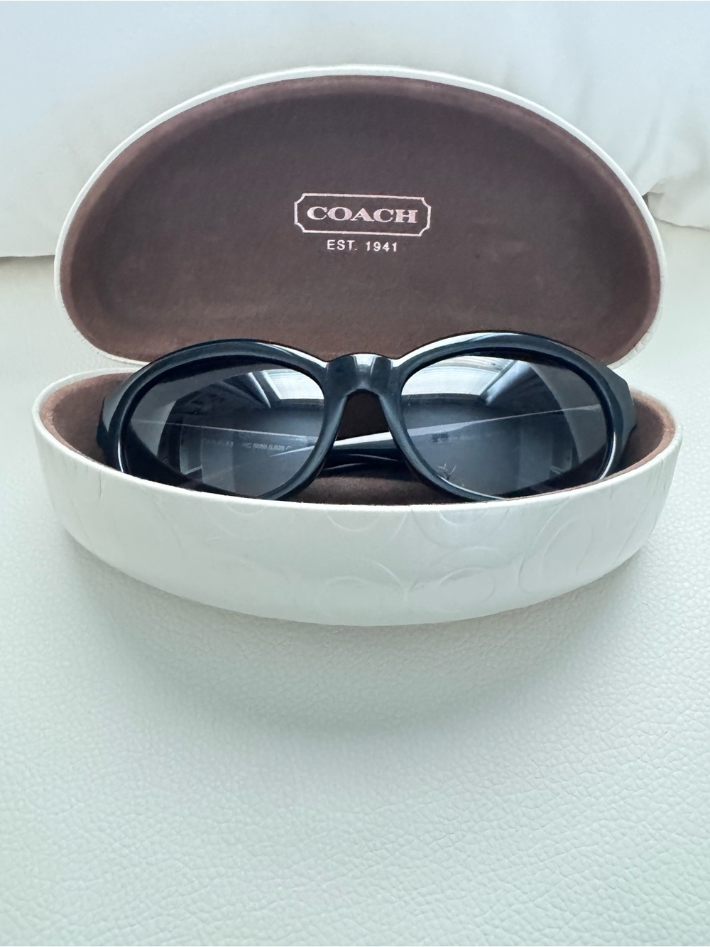 Coach Like New Gisele Sunglasses With Case for Women